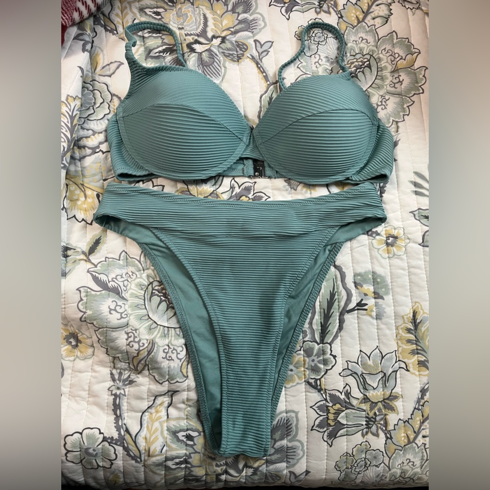 CUPSHE Kimora molded cup high waisted bikini